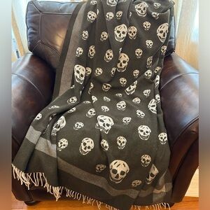 ALEXANDER McQUEEN Reversible Skull Wool Blanket/Throw/Wrap in Light & Dark Gray